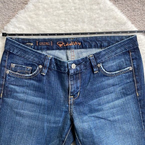 𝅺Fidelity Snap Dragon Low Waisted Flared Jeans Medium Wash Size 30 - Picture 10 of 15